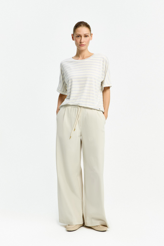 Lookbook: T-shirt met lurex strepen + Comfy wijde broek + Runner loafers 