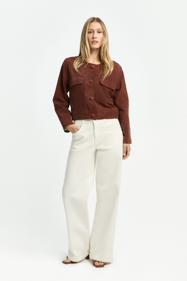 Lookbook: Jeansbroek met hoge taille + Korte suède jas dames + Elegante slipper met hak