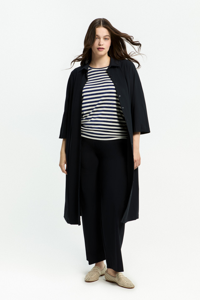 Lookbook: T-shirt à rayures en lurex + Pantalon confortable  + Mocassins en rotin + Robe boutonnée élégante