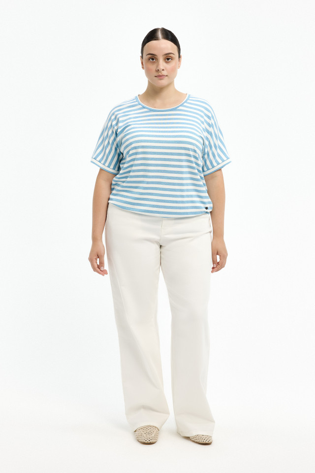 Lookbook: T-shirt à rayures en lurex + Jean à taille haute + Mocassins en rotin