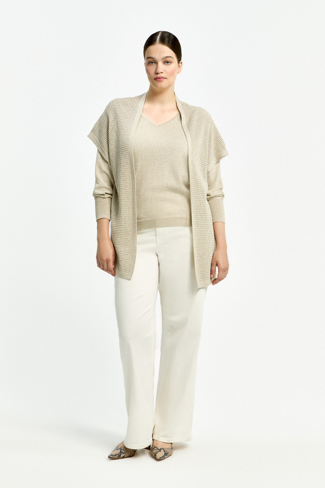 Lookbook: Elegant lurex pullover + Long cape cardigan in lurex + High-waisted jeans + Comfortable slingback